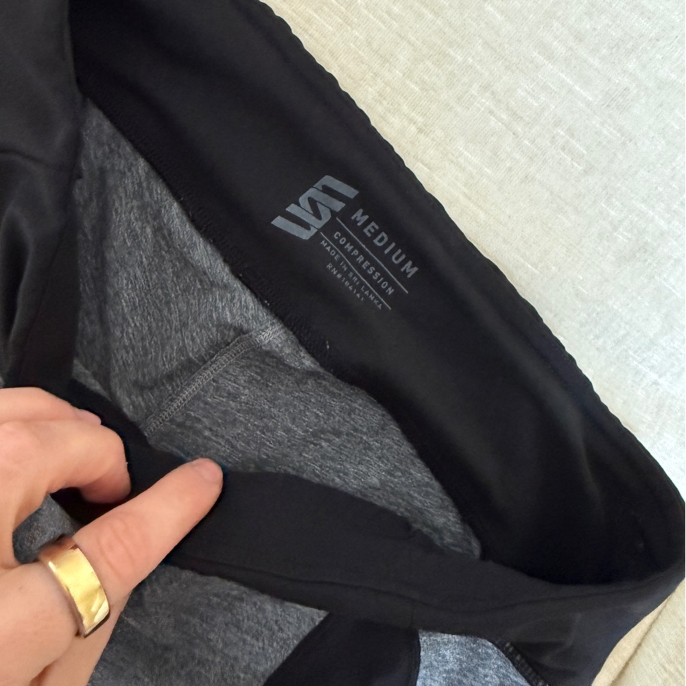 Second Skin Women’s Grey & Black Cropped Leggings - Picture 5 of 6